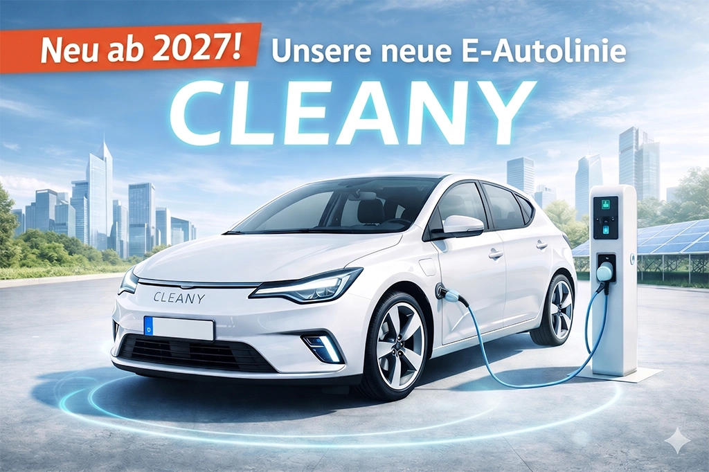 Werbeanzeige für ein weißes Elektroauto an einer Ladesäule vor futuristischer Skyline und Solarpaneelen; große Schriftzüge Neu ab 2027!, Unsere neue E-Autolinie und CLEANY; Ladegerät per Kabel verbunden, blauer Leuchtring um das Fahrzeug, sonniger Himmel.